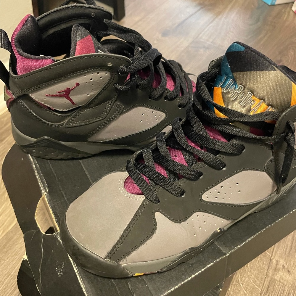 Jordan 7’s bordeaux boys 5.5 woman 7